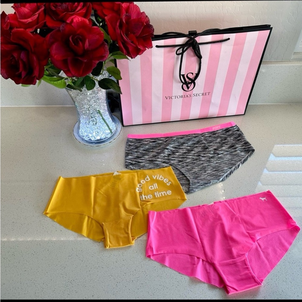 Victoria's Secret Pink set of 3
Hipster Bikini Panties NWT
